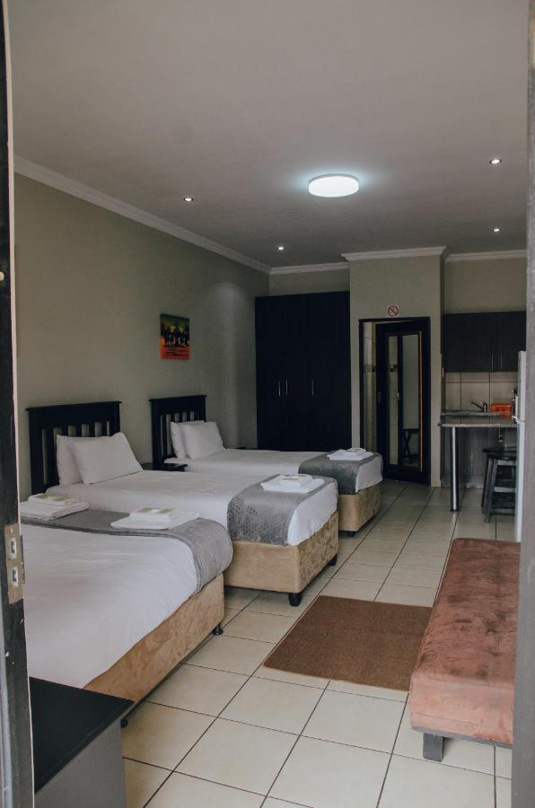 Towers Lodge Boksburg Esterno foto