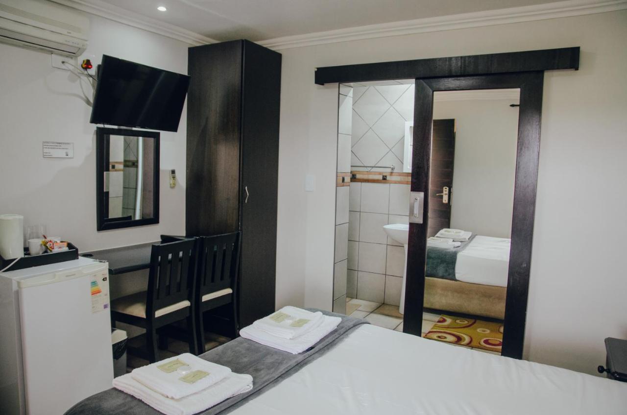 Towers Lodge Boksburg Esterno foto